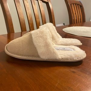 Brand new Chinese Laundry Slippers